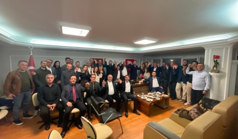 İzmir’de Maraşder güven tazeledi, Safa Narlı yeniden Başkan